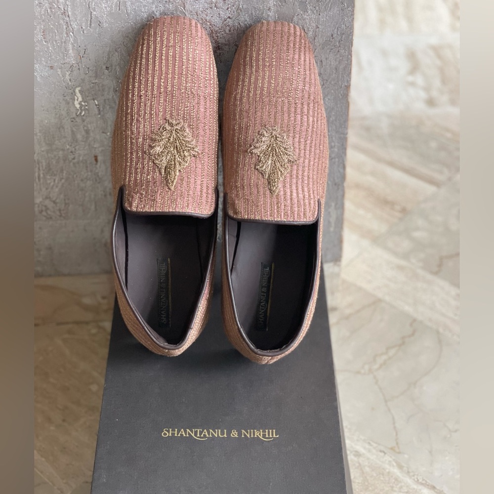 Shantanu Nikhil Sherwani set + jootis